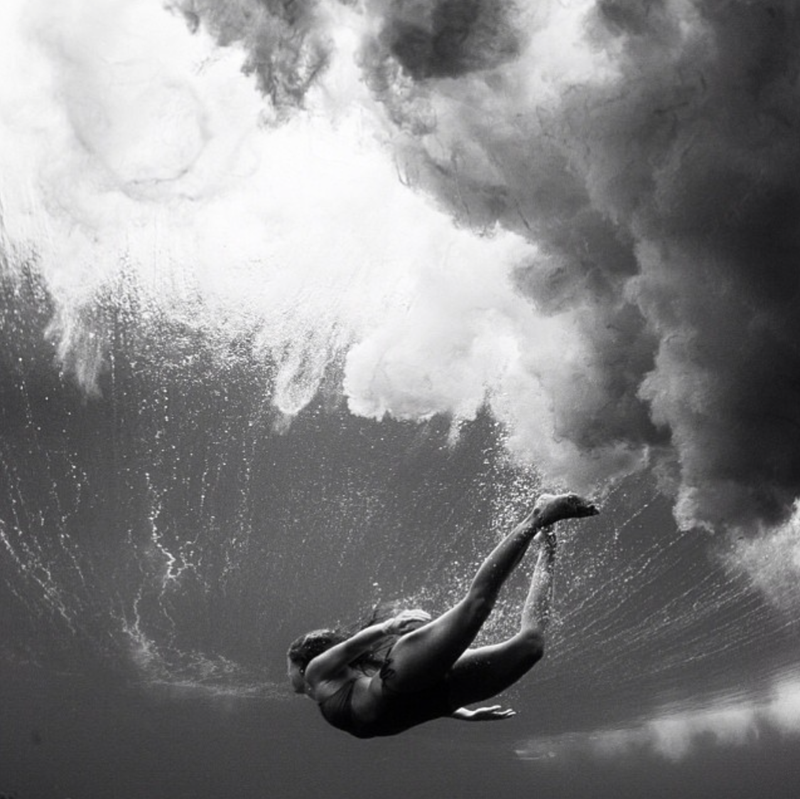 Illustration for article titled The beautiful and surreal sensuality of Sarah Lee's underwater photos